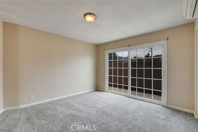 Building Photo - 1015 E Walnut Ave