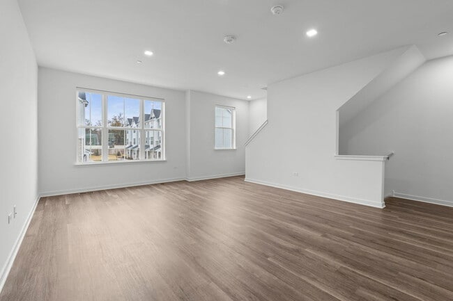 Building Photo - 103 E Crystal Lake Ave