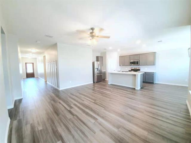 Building Photo - 822 Spruce Ln