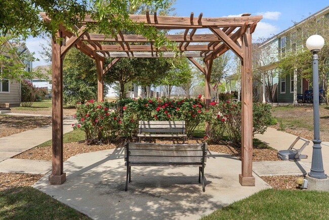 Building Photo - 1600 Arbor Knot Dr