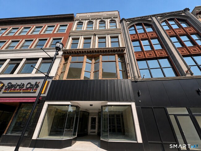 Building Photo - 105 Bank St