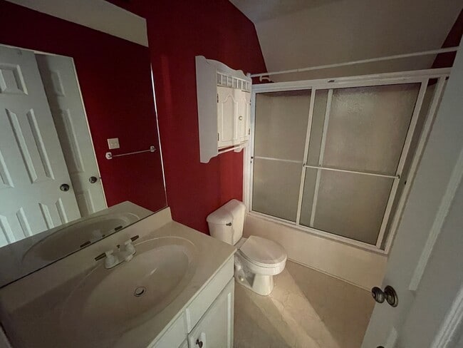 Building Photo - 3914 Stone Hollow Dr