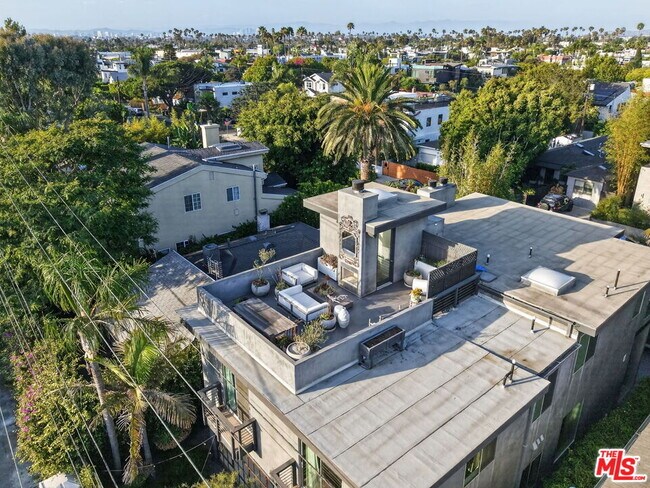 Building Photo - 2425 Clement Ave