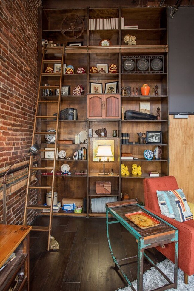 Building Photo - One of a Kind Furnished Condo in the Heart...