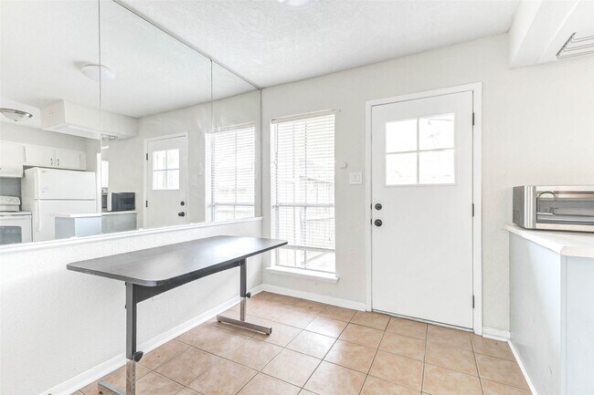 Building Photo - 1505 Ward Rd