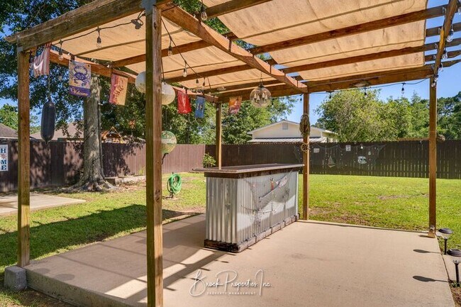 Building Photo - 2511 Southern Oaks Dr