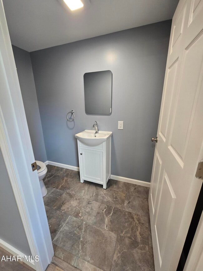 Building Photo - 1654 Quaker Valley Rd