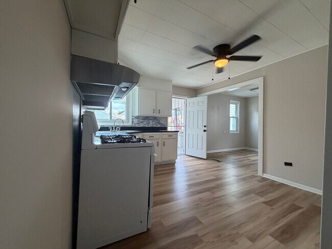 Building Photo - 3644 W 47th St