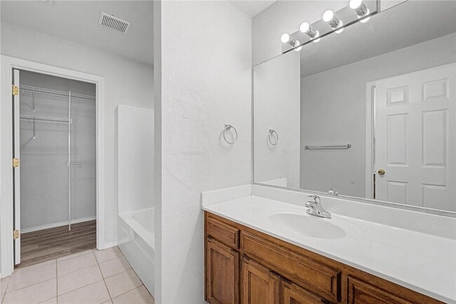 Building Photo - 3102 SW Deerfield Blvd