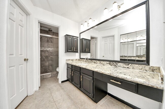 Building Photo - 3402 Hidden Creek Dr
