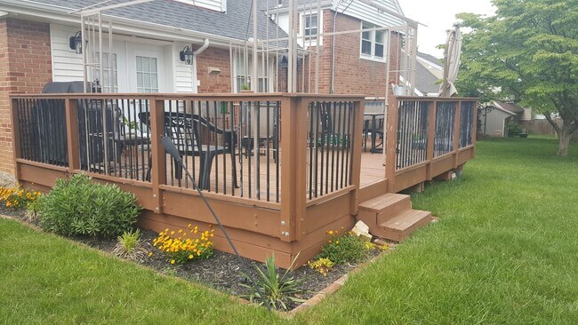 Building Photo - 2406 Lasalle Dr