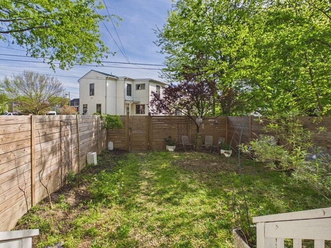 Building Photo - 2235 Venable St