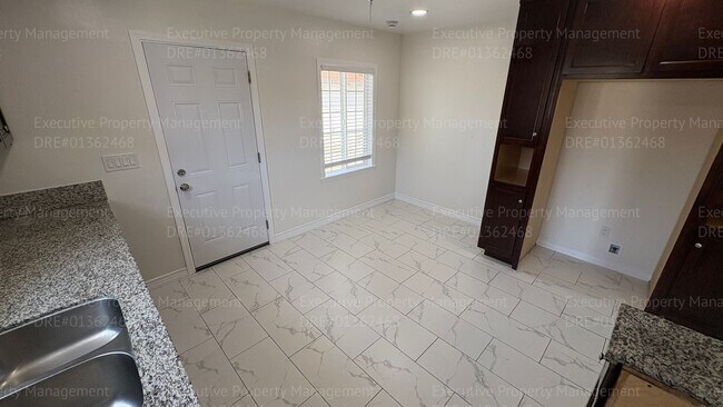 Building Photo - 2 bedroom 1 bathroom house located in the 93307 zipcode near E Brundage Ln/ Madison St