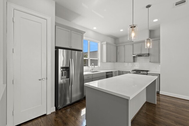 Building Photo - Modern Three-Story Home in Timbergrove Yards