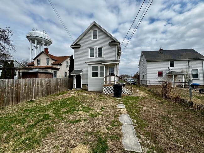 Building Photo - 5 Bed + Bonus Room House | Across from Park | 3 Stories | $1,450