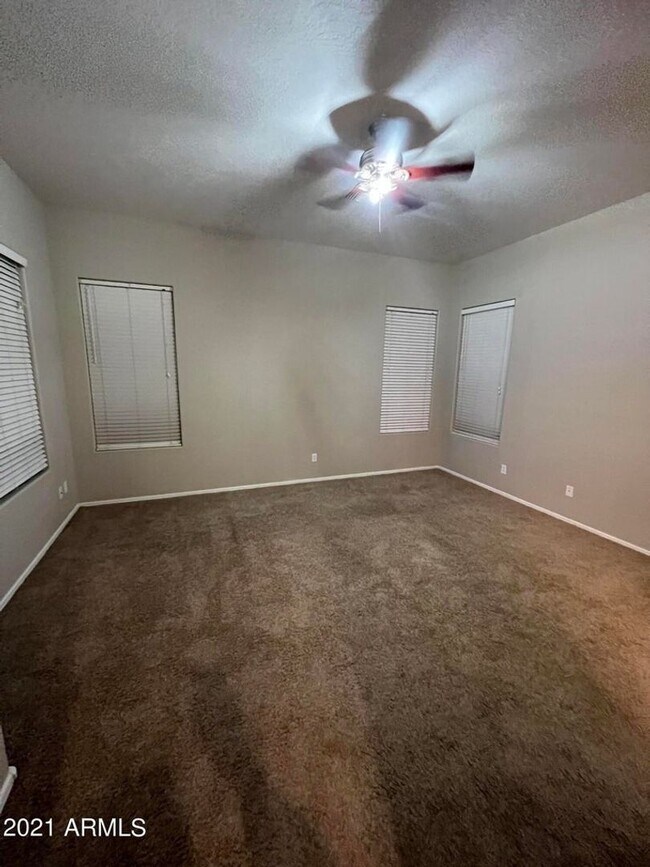 Building Photo - Beautiful 4 bedroom/ 2bath all on one story.