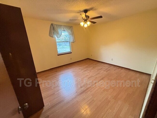 Building Photo - 11647 Fort Caroline Lakes Dr