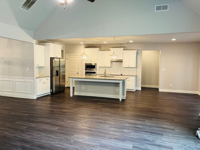 Building Photo - ***MOVE IN SPECIAL*** Wow! Perfect 4 bedro...