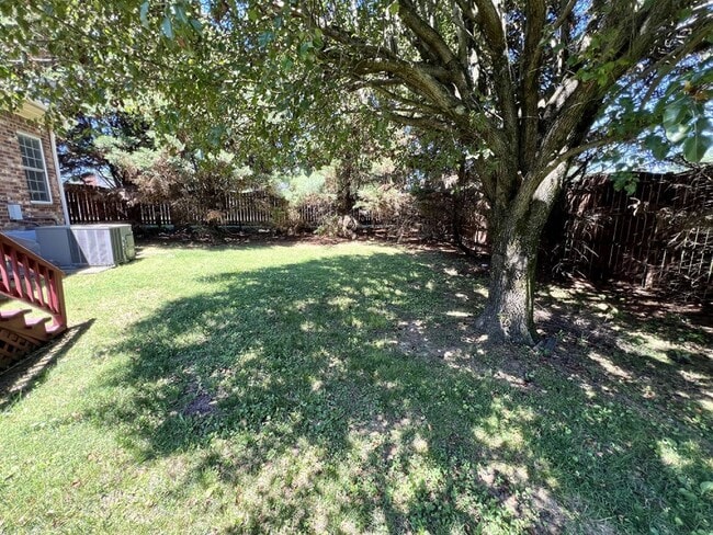 Building Photo - 3BR 2.5BA + Bonus Executive Townhome Near MTSU, FREE Lawn Care!