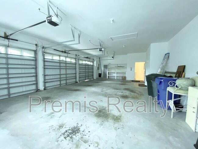 Building Photo - 642 Weathersfield Dr