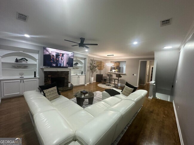 Building Photo - 2011 Appaloosa Mill Cir NE