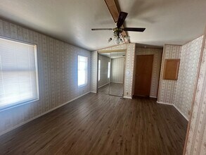 Building Photo - 2 bedroom/ 2 bath manufactured home