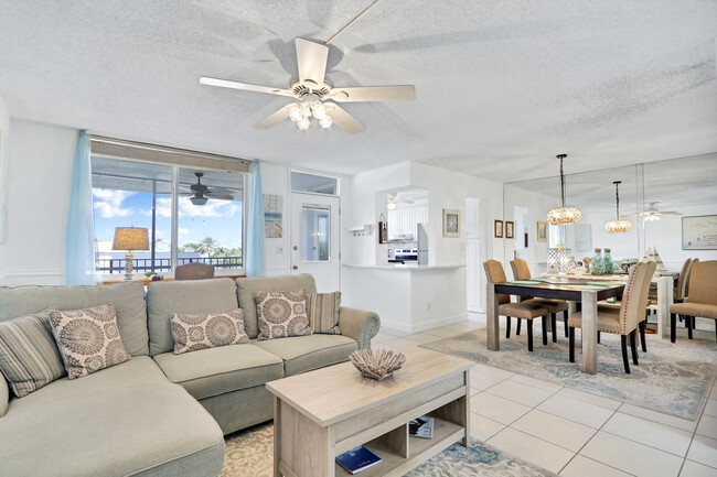 Gorgeous costal charm! - 109 Paradise Harbour Blvd