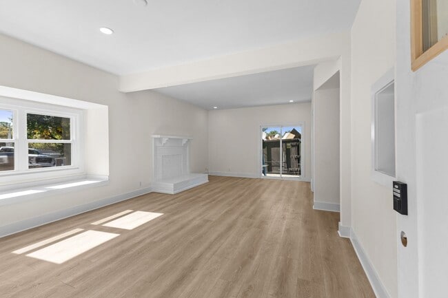 Building Photo - AVAILABLE NOW. 3 BED 1 BATH. IDEAL LOCATION IN BELLEVUE. CLOSE TO EVERYTHING WEST NASHVILLE. NEWL...