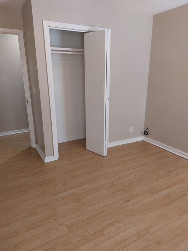 Building Photo - 4416-4418 E. Central