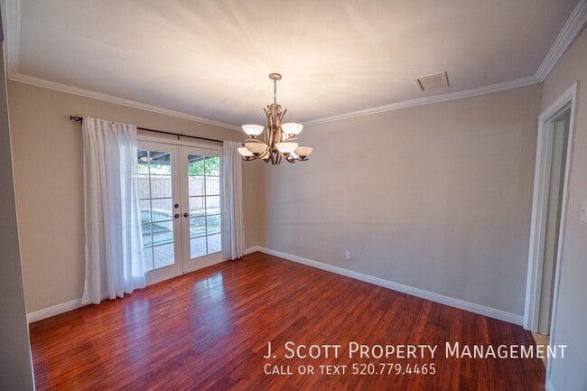 Building Photo - 723 W Cactus Wren Dr