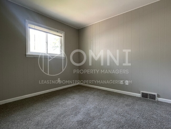 Building Photo - 8233 Stephens Rd