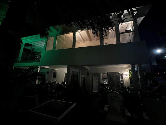 Building Photo - 904 NE 20th Ave