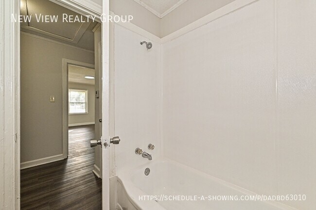 Building Photo - 301 Seldon Dr