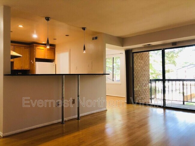 Building Photo - 9710 Kingsbridge Dr