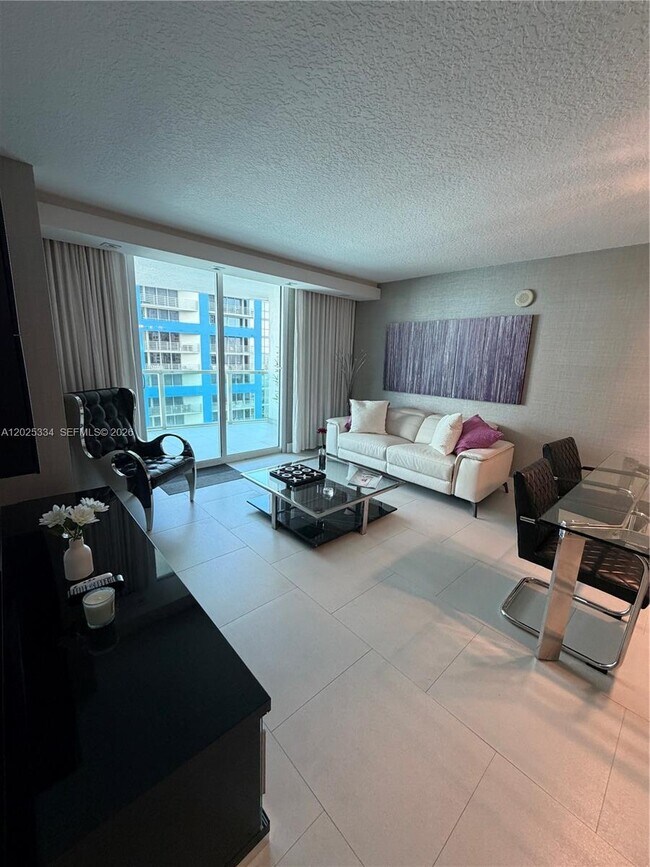 Building Photo - 2101 Brickell Ave