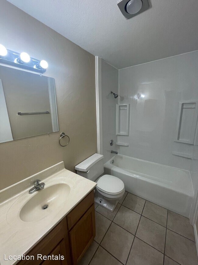 Building Photo - 2 br, 2 bath House - 5102 80th Street #106