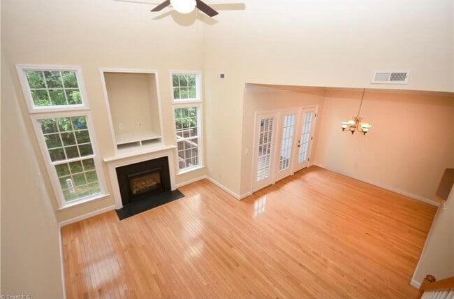 Building Photo - 844 Saratoga Dr