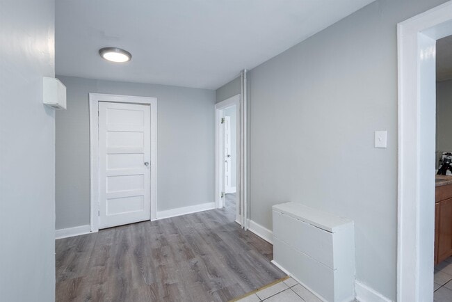 Building Photo - 1327 1st St
