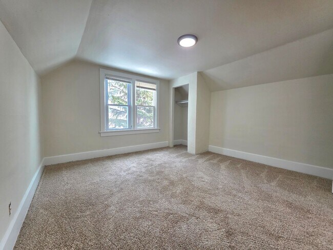 Building Photo - 1020-1022 Smith St