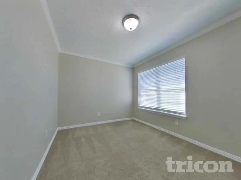 Building Photo - 6128 Silver Leaf Dr