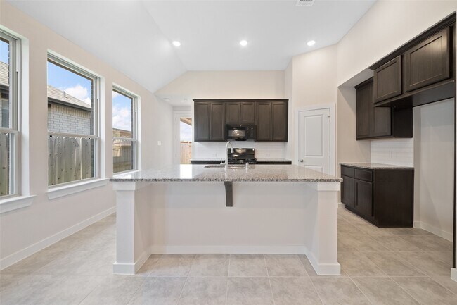 Building Photo - 820 Sendero Trail