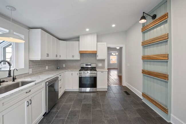 Building Photo - 3 Bedroom, 2 Bathroom Cottage In the Heart of Downtown Wilmington