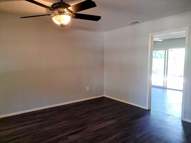 Building Photo - 56041 Glenwick Ln