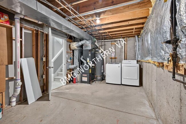 Building Photo - 43790 Laburnum Square
