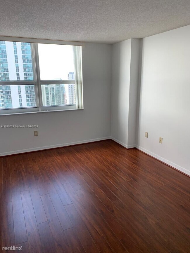 Building Photo - 2 br, 2 bath Condo - 1155 Brickell Bay Dr