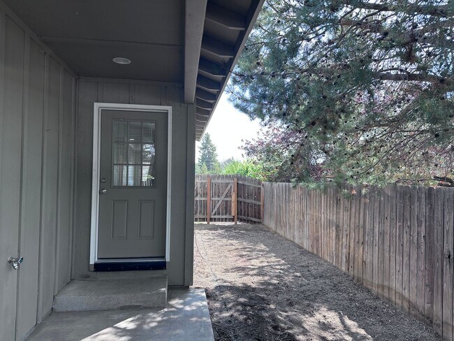 Building Photo - 16662 Shaw Pine Ct