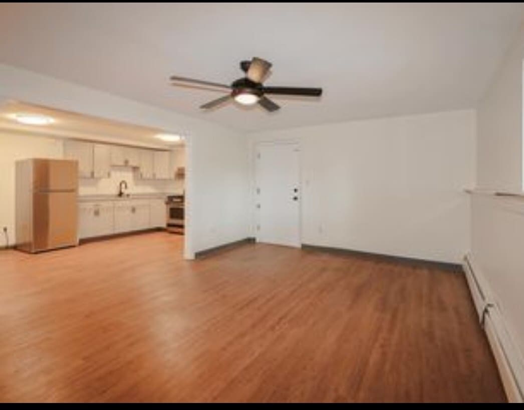 Large living room - 16 Tiffany Rd