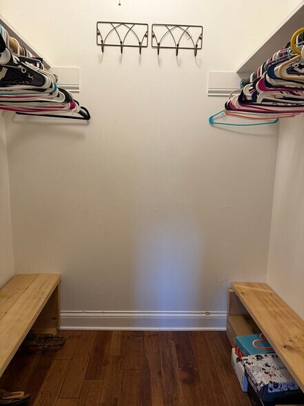 Building Photo - 685 E Fullerton Ave