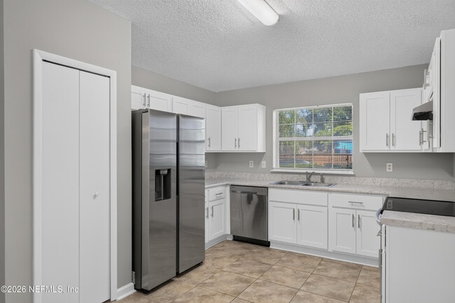 Building Photo - 1108 Hidden Cove Cir S