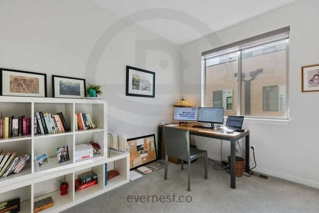 Building Photo - Beautiful Two Bedroom Townhome in Denver -...